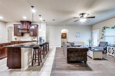 3129 Greenway Dr, Burleson, TX 76028 - photo 6