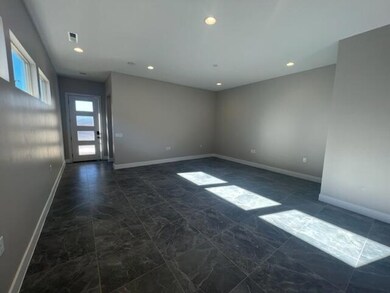 Living Room/Entry