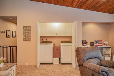 1760 NE Hillcrest Ln, Grants Pass, OR 97526 - photo 6