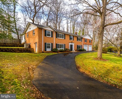 8902 Transue Dr, Bethesda, MD 20817 - photo 2