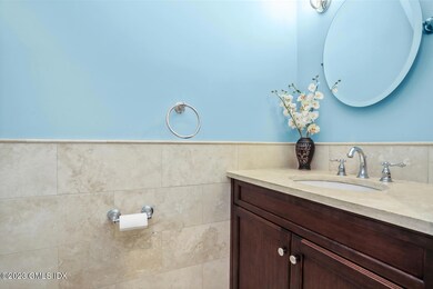 69 Riverdale Ave Unit 602-large-006-006-