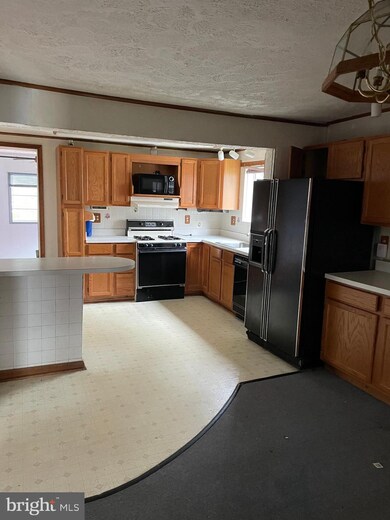 1409 Avon Ct, Halethorpe, MD 21227 - photo 5