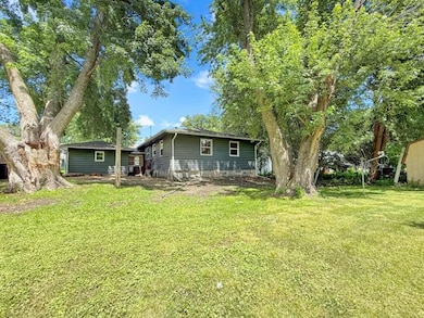 415 W 4th St, Blue Earth, MN 56013 - photo 2