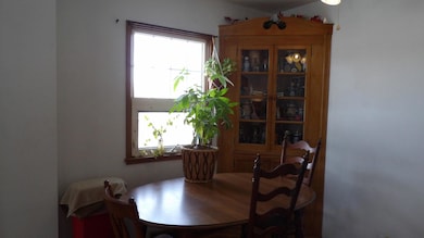 Informal Dining - Built-in hutch
