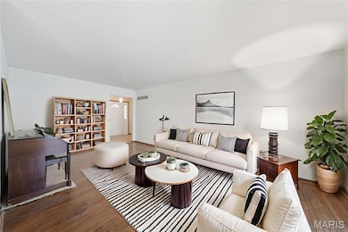 32 Oak Forest Dr, Saint Charles, MO 63303 - photo 7