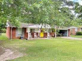 42 Hillcrest Dr, Laurel, MS 39440 - photo 2