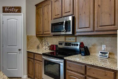 1813 Vallana Dr, Gainesville, TX 76240 - photo 4