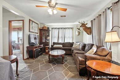 42517 N Poplar St, Antioch, IL 60002 - photo 2