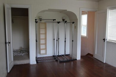 3rd bedroom opposite (800x533)