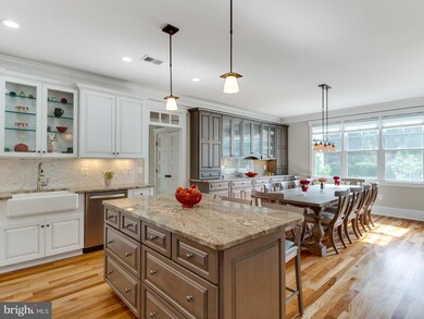 1024 Hillcrest Dr SW, Vienna, VA 22180 - photo 7