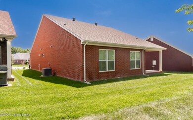 8810 Sanctuary Ln, Louisville, KY 40291 - photo 4