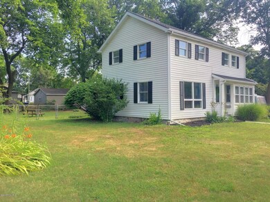 112 W Spruce St, Marshall, MI 49068 - photo 3