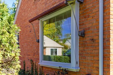 1782 Hollywood Ave, Grosse Pointe Woods, MI 48236 - photo 4