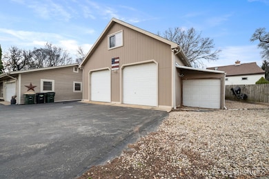 141 Riverview Ct, Oswego, IL 60543 - photo 3