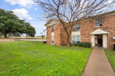 8000 Cambridge Cir unit B, Fort Worth, TX 76108 - photo 2