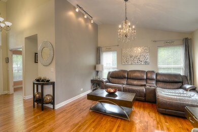 1004 York Cir unit 2, Carpentersville, IL 60110 - photo 6