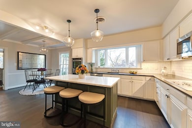 706 Blueberry Hill Rd, McLean, VA 22101 - photo 3