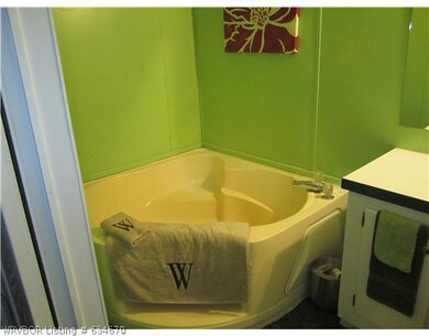 Master Bath/Spa.