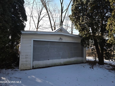 647 Curtis St, Toledo, OH 43609 - photo 2