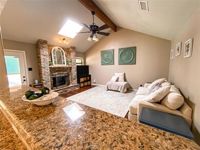 1001 Clear View Dr, Bedford, TX 76021 - photo 4