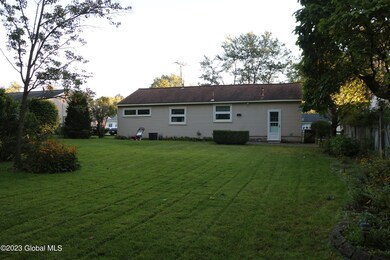 14 Winslow Dr, Schenectady, NY 12309 - photo 3
