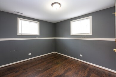 2300 Arrow St unit 5, Carpentersville, IL 60110 - photo 5