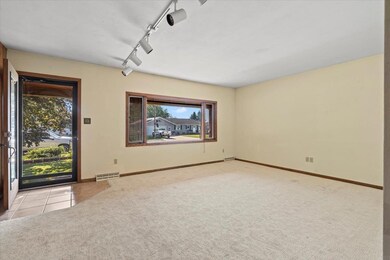 1224 5th St, Jesup, IA 50648 - photo 4