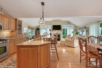 07_9BerwickRoad_94_FamilyRoomKitchen_MLS