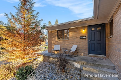 1666 Carlton Ave NE, Grand Rapids, MI 49505 - photo 5
