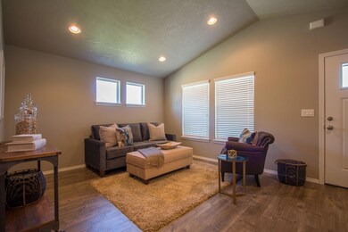 1222 NW 25th St, Redmond, OR 97756 - photo 5
