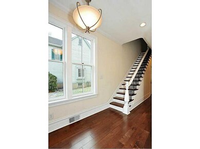 Entry/Foyer.