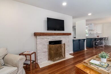 814 WINDSOR COURT 2 (c)--4
