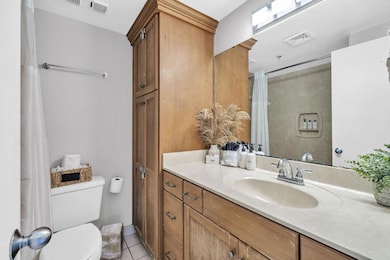 Full bath w/Owner's closet