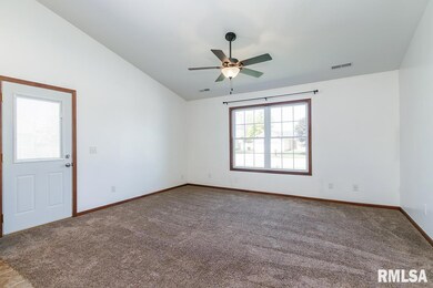 3707 W 46th St, Davenport, IA 52806 - photo 7