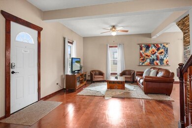 445 9th Ave SW, Cedar Rapids, IA 52404 - photo 2