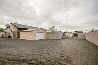 3766 Jane Ann Ln, White City, OR 97503 - photo 3