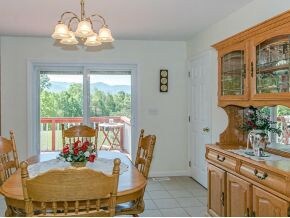 EatIn Kitchen Dining Area