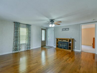 LIVING ROOM W FIREPLACE