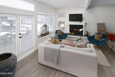 1536_deer_blvd_a_living_1
