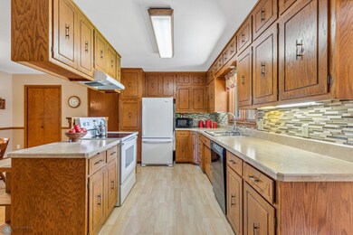 2807 Maple St N, Fargo, ND 58102 - photo 7