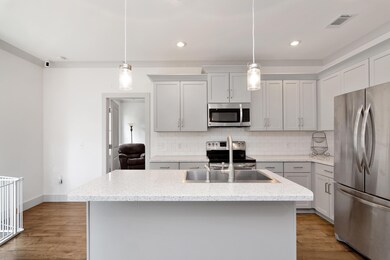 4464 Goldfinch Way-04