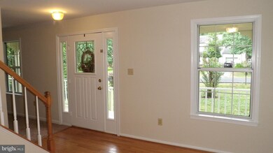 10424 Heather Greens Cir, Spotsylvania, VA 22553 - photo 2