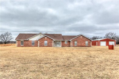 43316 Belle Brook Cir, Shawnee, OK 74804 - photo 2