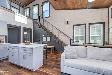 GG-Gray living room_kitchen-Units 2, 5,