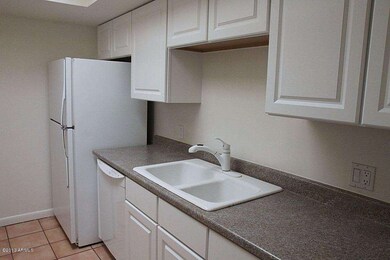 Kitchen refrigerator and dishwasher