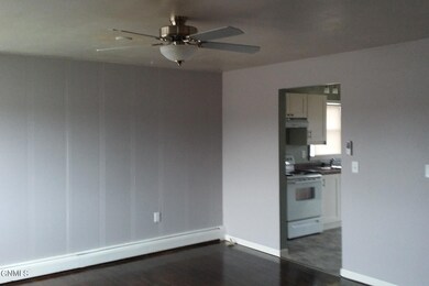 004 upstairs living room 2