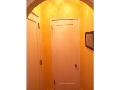 Entry/Foyer.