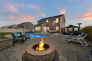 5546 Rolling Meadows Way, Camillus, NY 13031 - photo 3