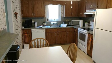 Eat-in Kitchen