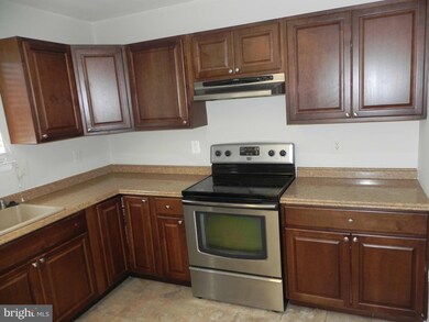 5609 Larson Ct unit 13, Capitol Heights, MD 20743 - photo 3